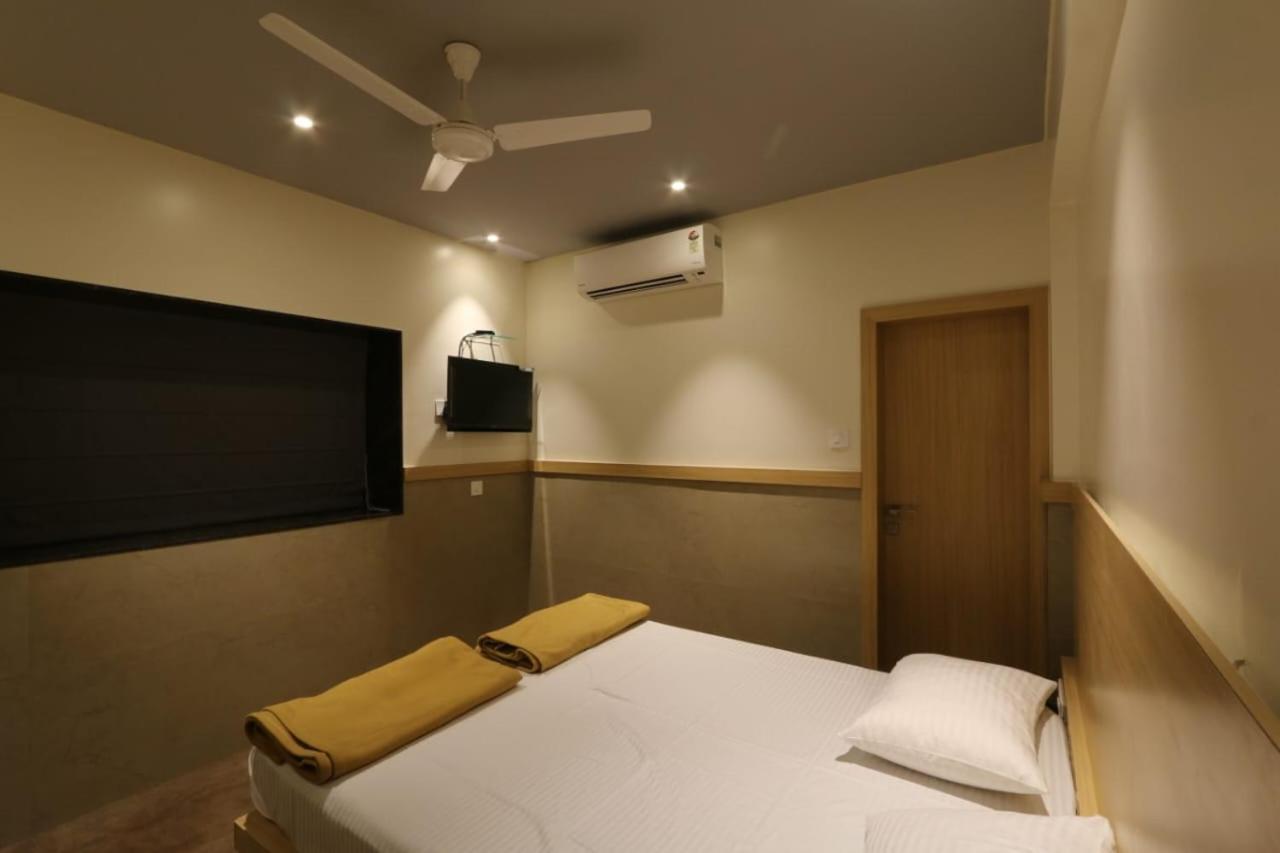 Avenue 10 Boutique Hotel プネ エクステリア 写真
