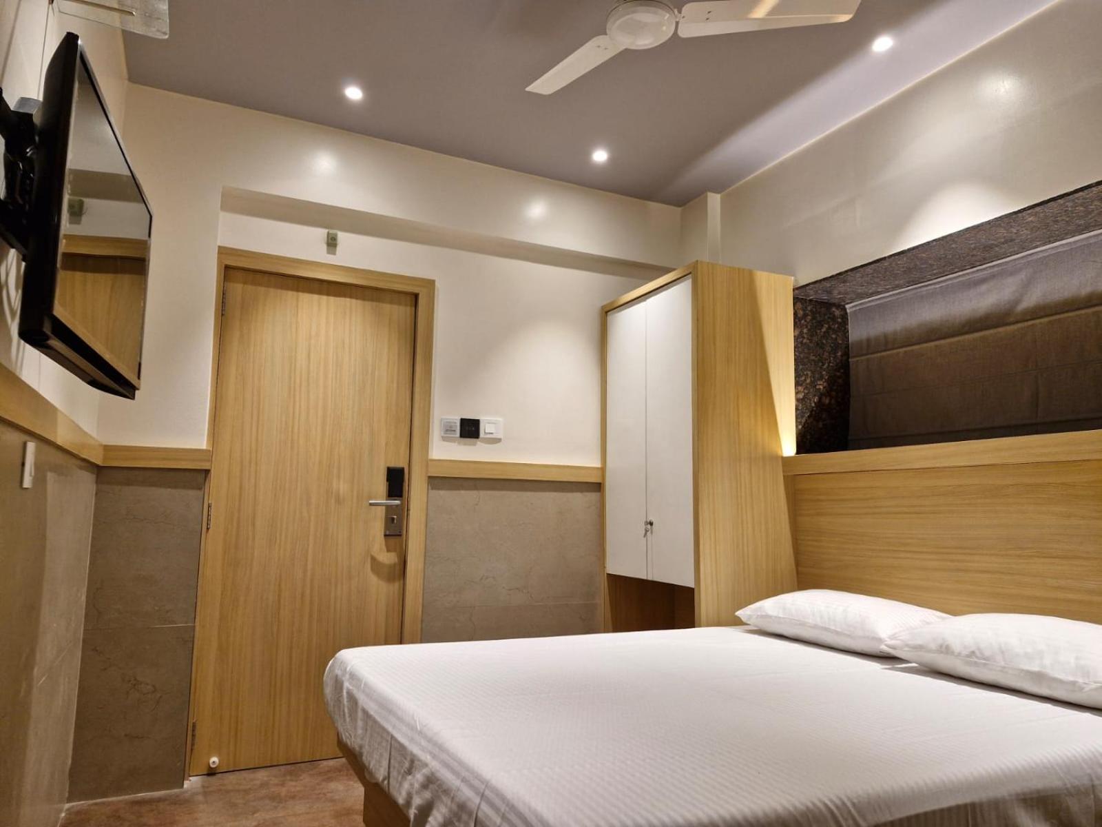 Avenue 10 Boutique Hotel プネ エクステリア 写真