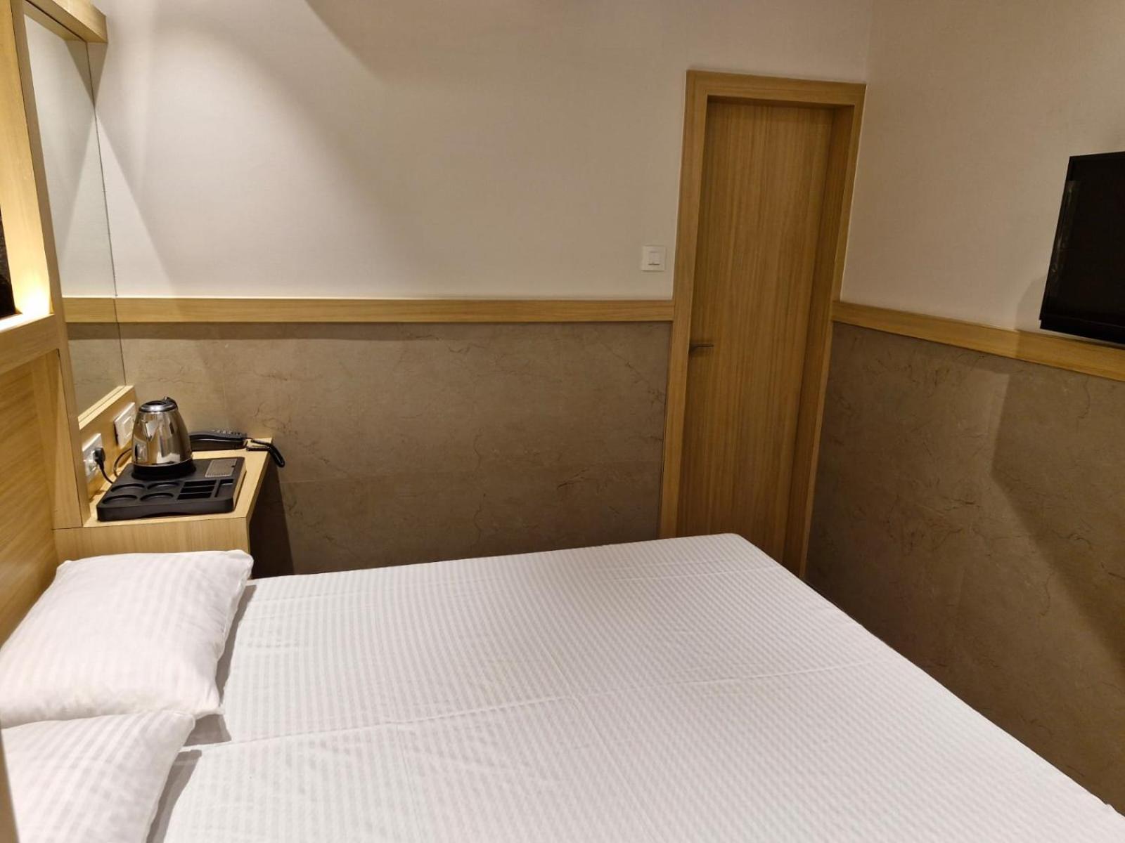 Avenue 10 Boutique Hotel プネ エクステリア 写真