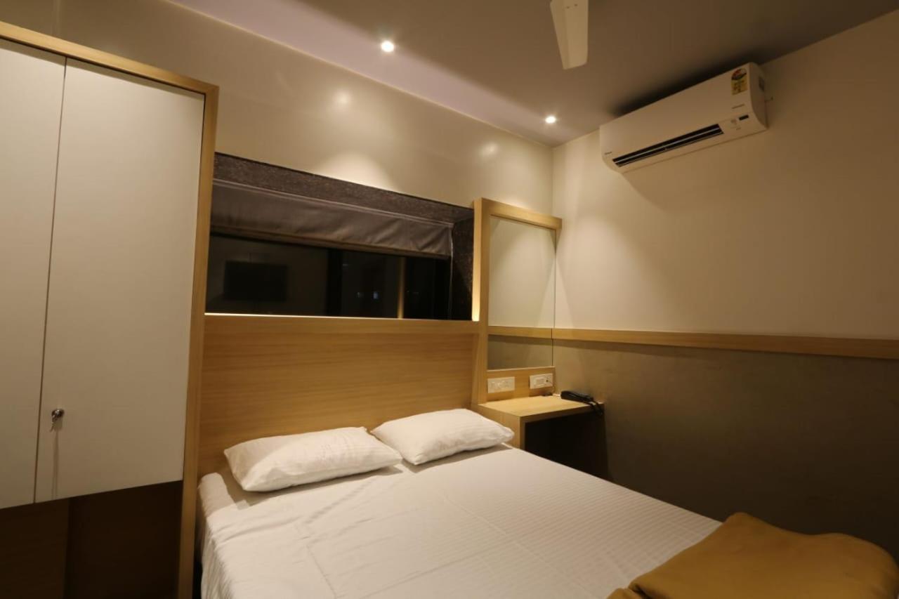 Avenue 10 Boutique Hotel プネ エクステリア 写真