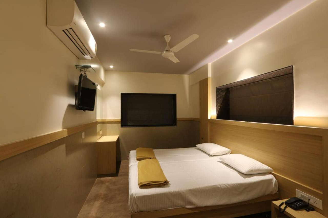 Avenue 10 Boutique Hotel プネ エクステリア 写真