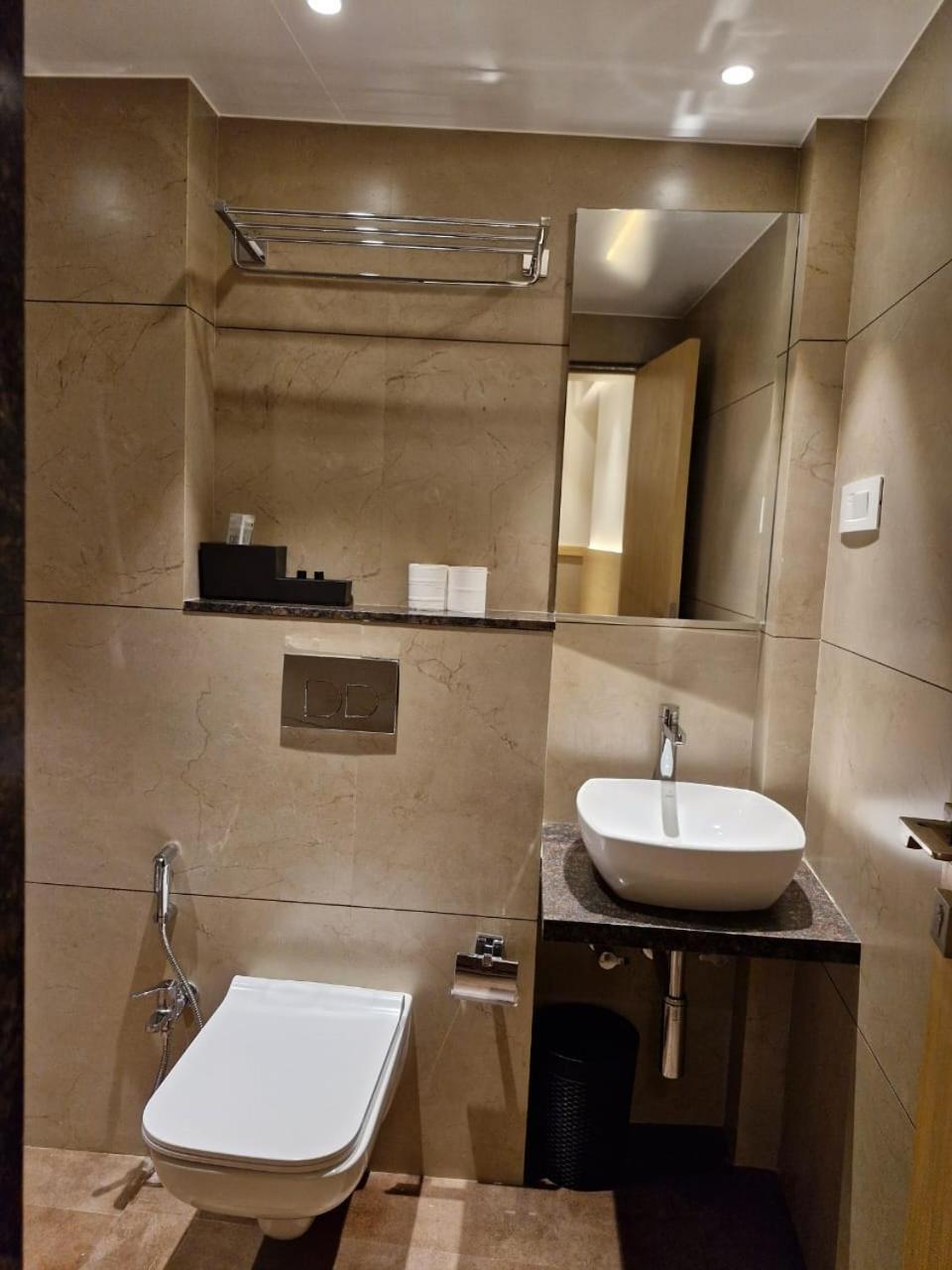 Avenue 10 Boutique Hotel プネ エクステリア 写真